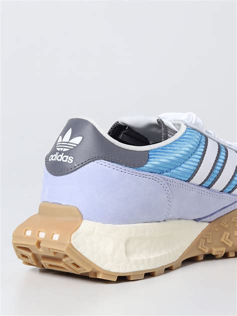 adidasスニーカー.